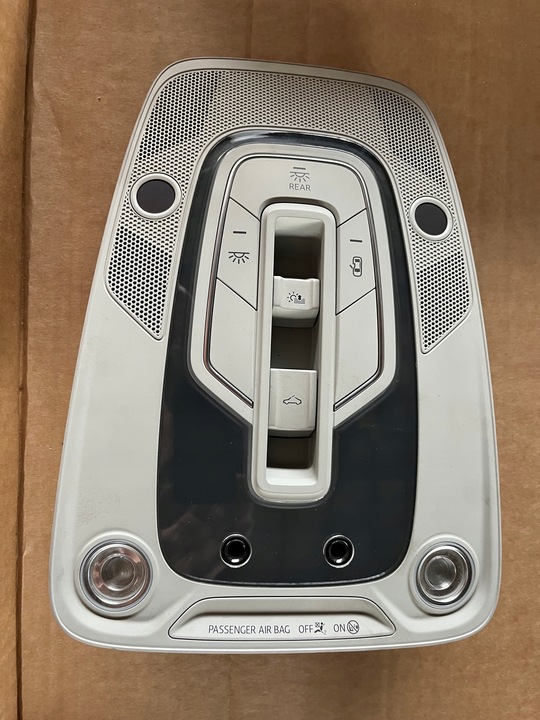 фото №1, Audi q7 лампа внутренняя led оригинал 4m0947135ab