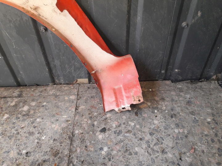 фото №13, Крыло правые перед mazda 121 красный