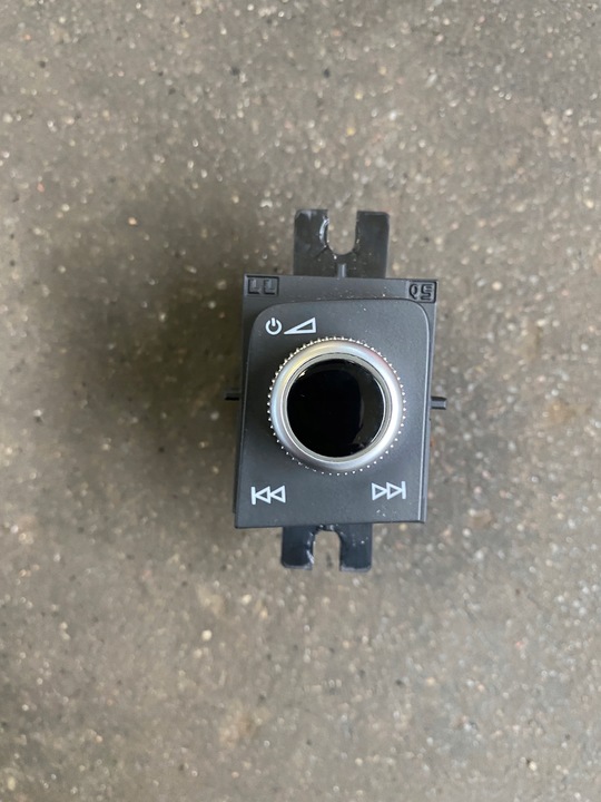 фото №1, Audi q5 80a регулятор громкости 80b919616