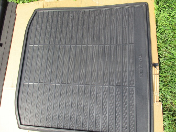 фото №3, Octavia iii 13-19 r ролета багажника + коврик оригинальная 5e9862559 5e9867871c