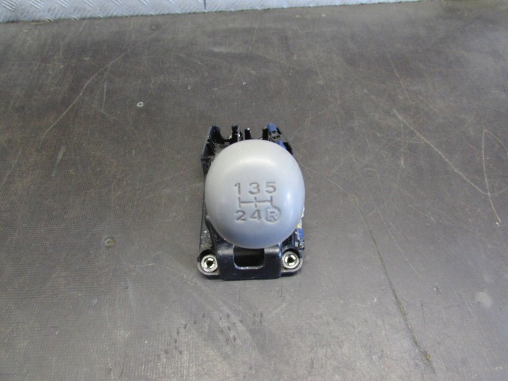 фото №7, Селектор акпп (кулиса) toyota yaris i 1.0 b 99-03r 33530-0d010