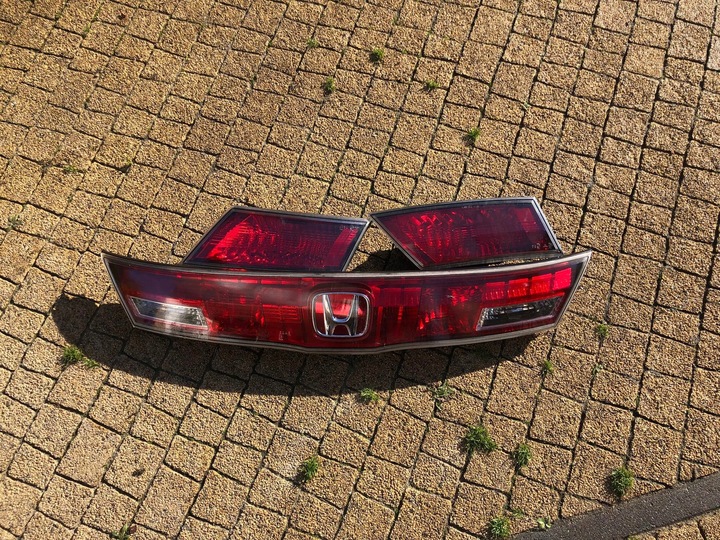 фото №1, Накладка крышки зад___ honda civic ufo viii____ 06-09 лампы