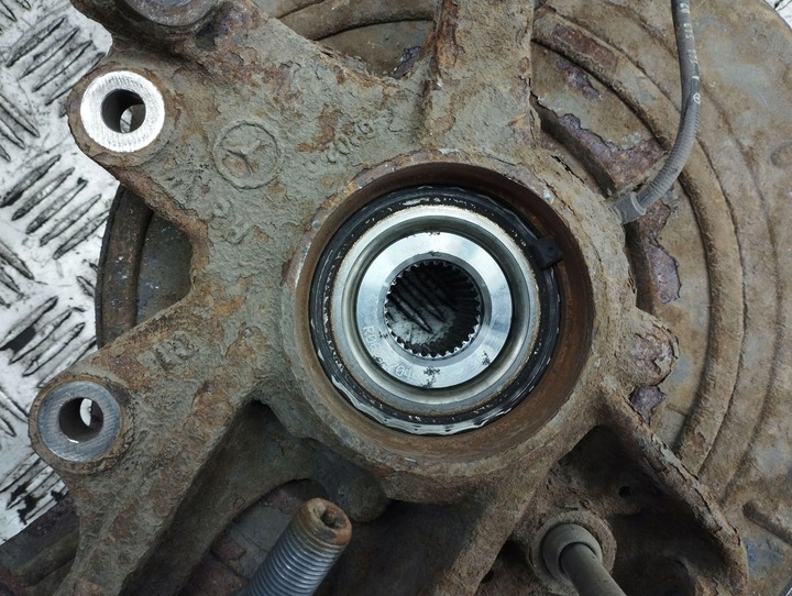 фото №8, Mercedes-benz r w251 2008 зад сторона правая ступица колёса заднего