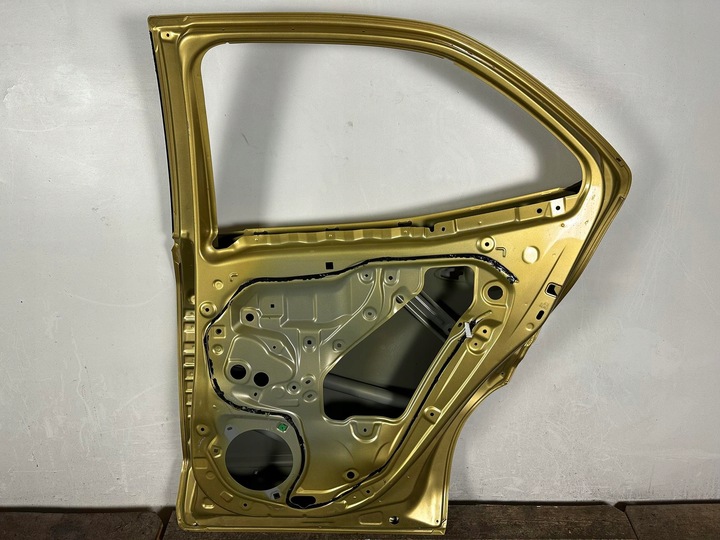 фото №6, Двері зад задні праві toyota yaris iv 4 cross 21-