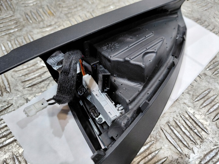 фото №6, Bmw x7 g07 защитные накладки динамиков + динамики bowers & wilkins оригинал śliczne!