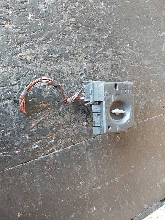 фото №11, Вкладка лампы задней левый audi 80 b4 sedan thk81