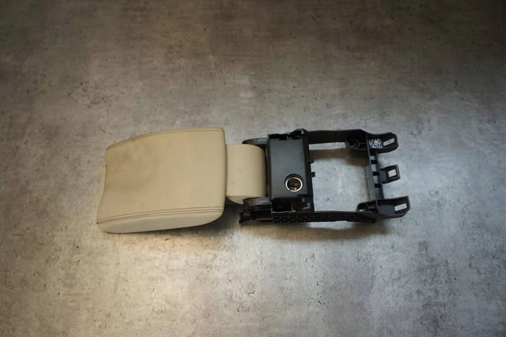 фото №1, Подлокотник перед переднее кожа светлая volvo v60 i s60 ii 39867048