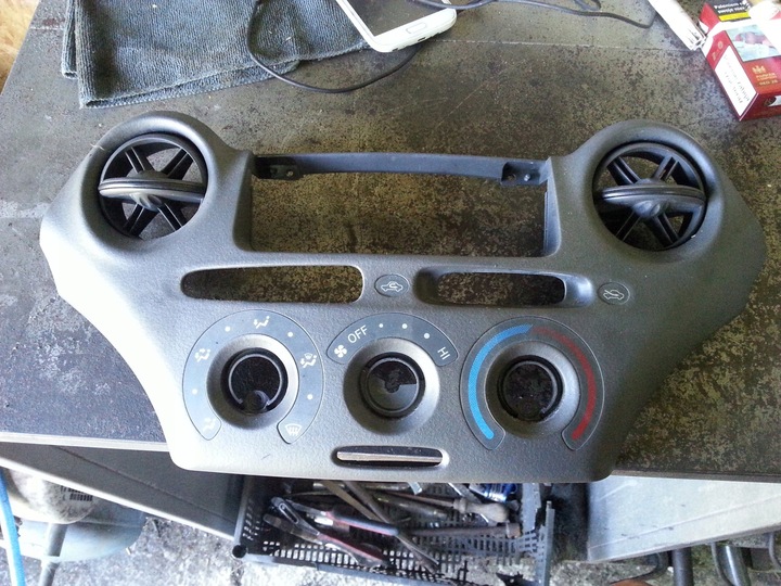 фото №1, Toyota yaris i 99-05 - рамка воздуховод