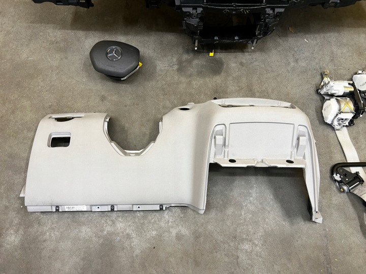 фото №10, Торпедо консоль подушки подушка ремни alpaca gray 7 человек mercedes gl x166