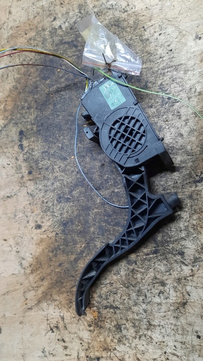 фото №1, Потенциометр газа skoda fabia 1.4b 06r