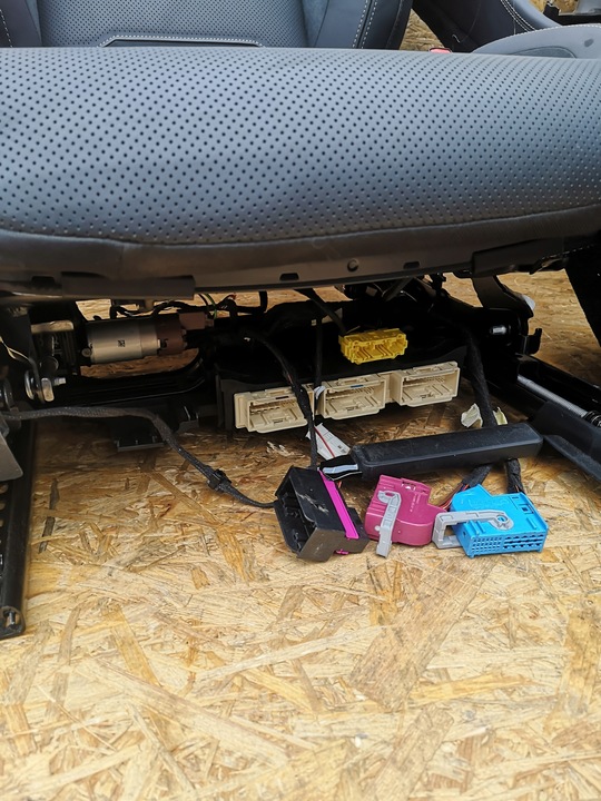 фото №8, Mercedes gt w290 x290 сиденья amg диван обшивки европа