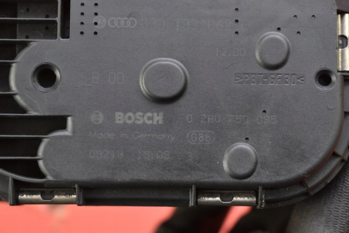 фото №7, Дроссельная заслонка 030133062c vw polo 3 iii 6n 1.0 8v 50 km 00-02