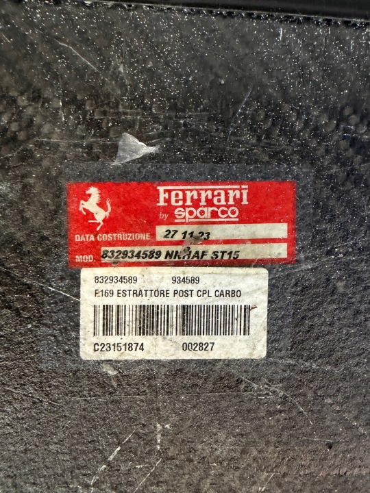 фото №12, Ferrari roma f169 бампер задний диффузор карбон оригинальная запчасть
