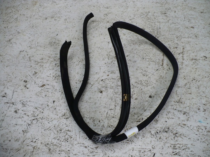 фото №1, Mercedes w124 универсал прокладка дверь левая задняя