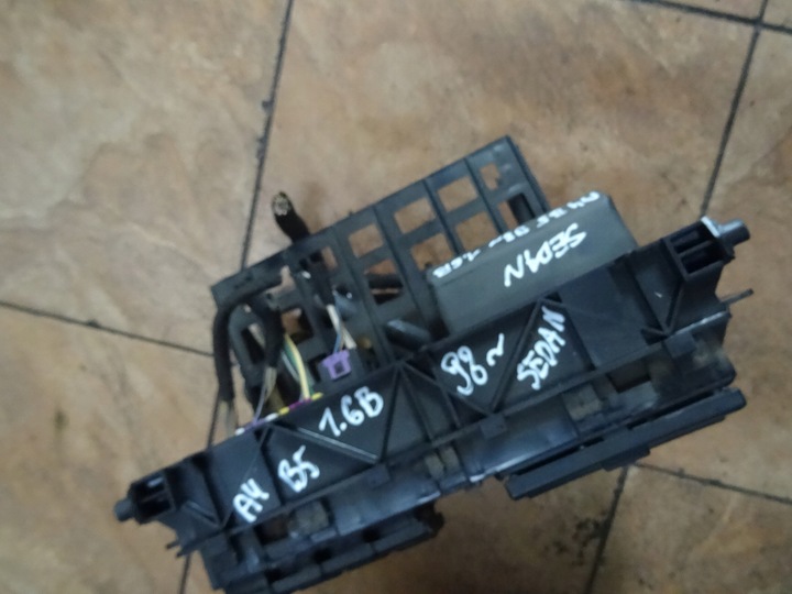 фото №7, Audi a4 b5 1.6b 98' панель середній рамка перемикач