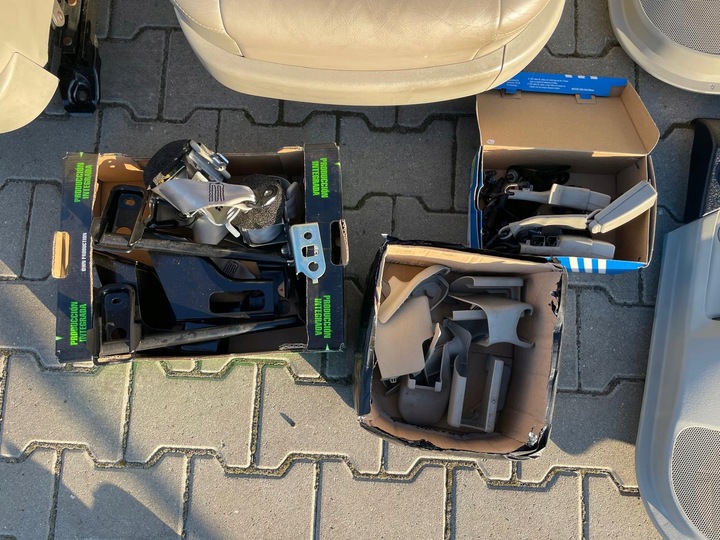 фото №15, Toyota avensis t27 рестайлінг універсал сидіння шкіра салон прокладка duńczyka ремені