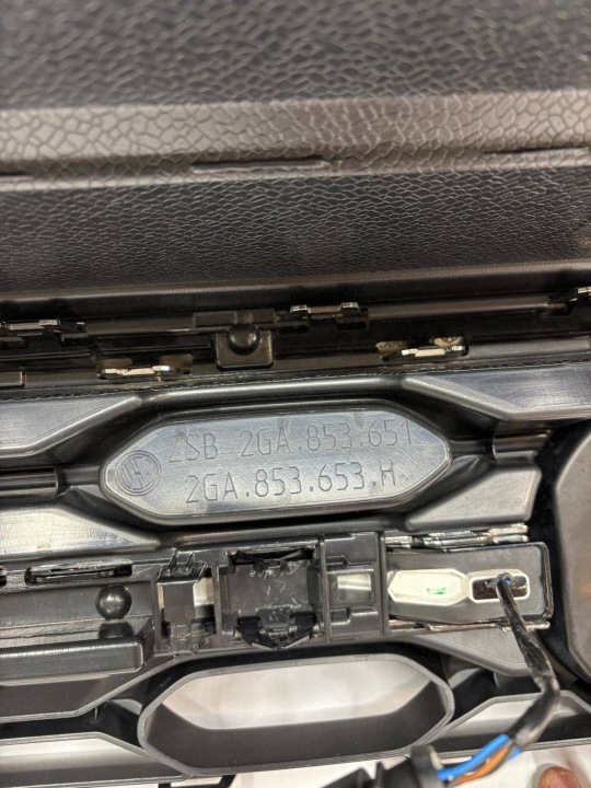 фото №9, Volkswagen vw t-roc r-line рестайлинг led центральная решётка бампера 2ga853651