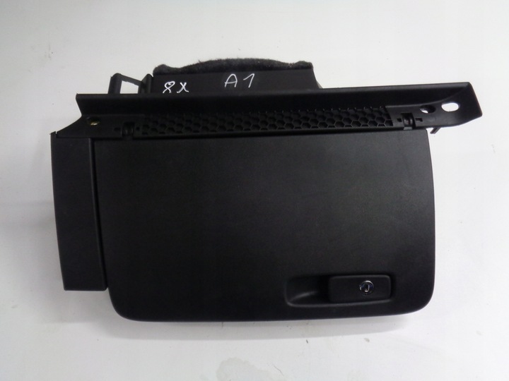 фото №1, Audi a1 8x бардачок панелі пасажира 15r