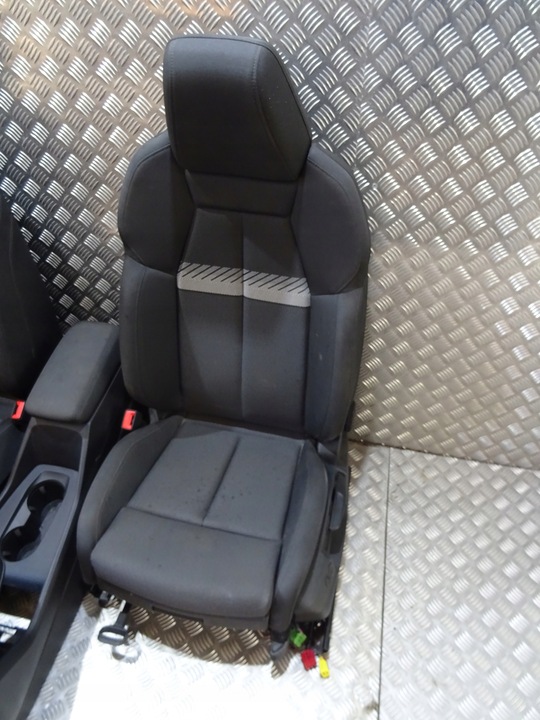 фото №12, Audi q4 e-tron suv сиденья диван обшивки подлокотник комплект