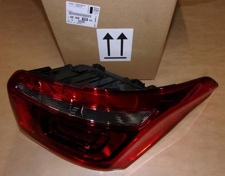 фото №1, Лампа задняя c c-elysee правая 9818810280