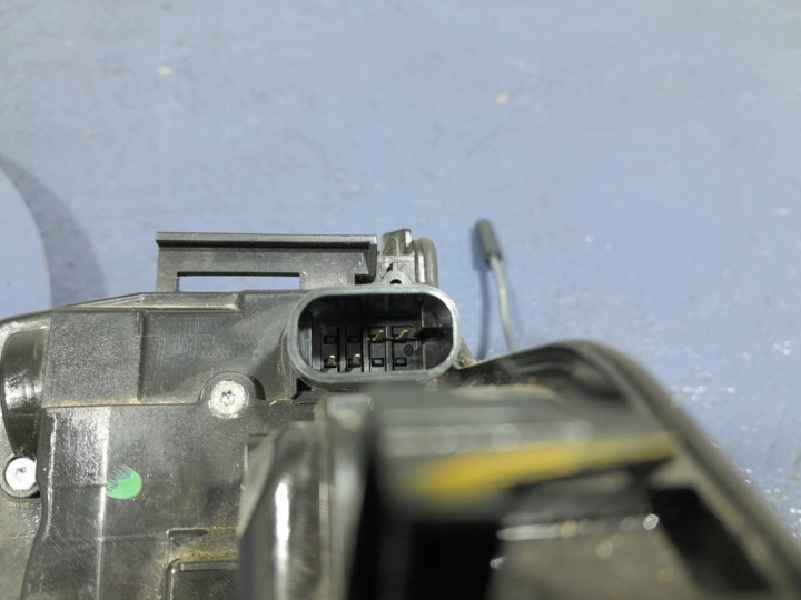 фото №7, Bmw x5 f15 замок доводчик двері зад праве 4 pin 7281954