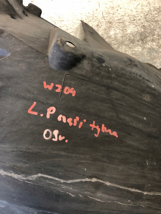 фото №8, Підкрилок лівий перед запчастина задня mercedes w204 a2046983930