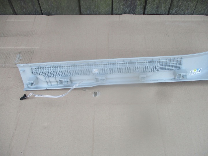 фото №6, Молдинг пороговая левая led 760853845b vw touareg iii
