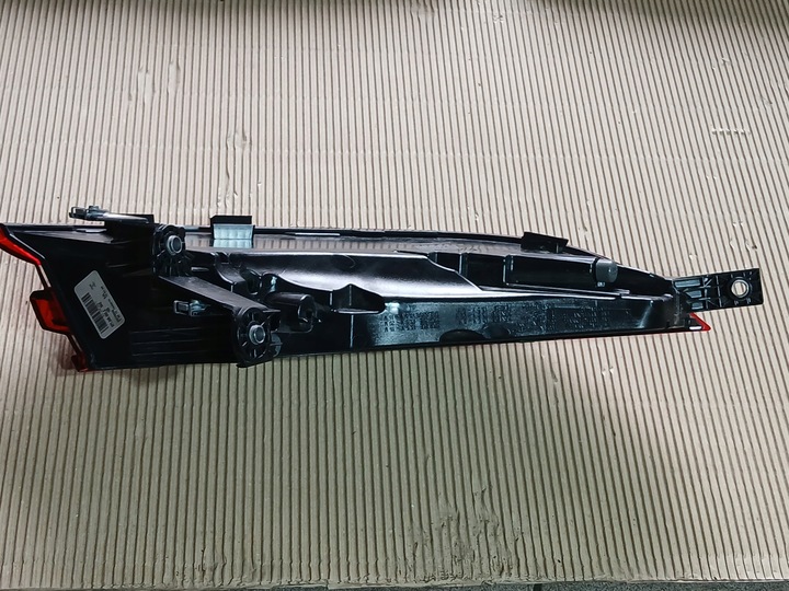 фото №8, Porsche panamera 971 turbo лампи зад ліва права середня задні usa