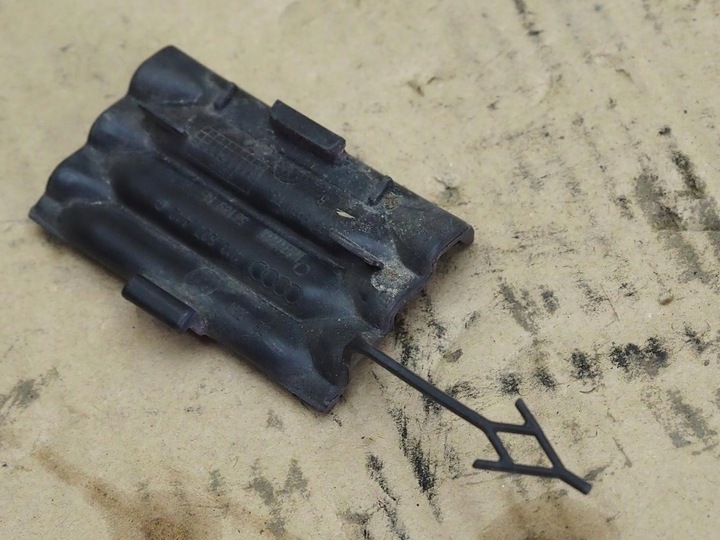 фото №13, Заглушка фаркоп зад audi q7 s line рестайлинг 4m0807442d