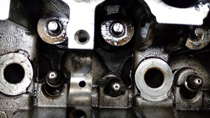 фото №12, Головка двигуна оригінальний номер 30777363 volvo 2.0 2.4 d d3 d4 d5 s80 v60 v70 пошкоджена