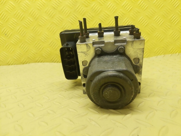 фото №6, Toyota corolla verso 2.0 d4d блок керування abs 4451013070