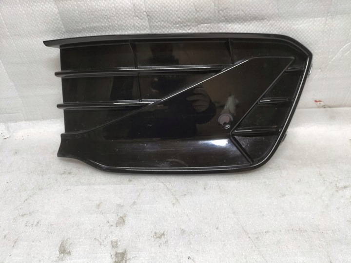 фото №1, Решётка бампера перед правая vw golf 8 r-line 5h0