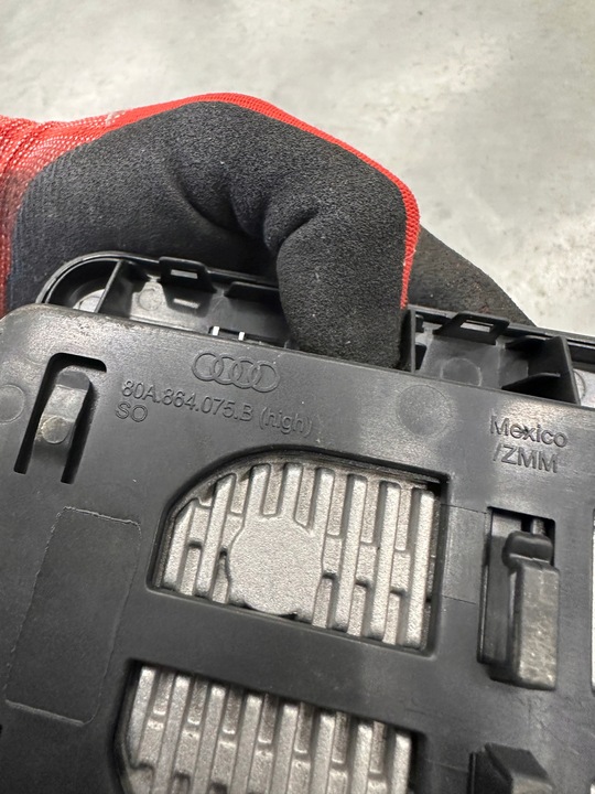 фото №6, Оригинальная зарядное устройство индукционная audi q5 80a идеальная 80a864075b