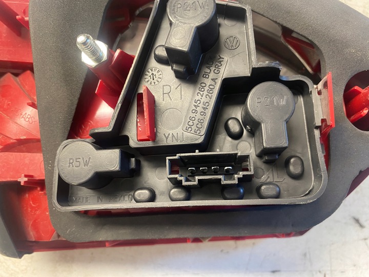 фото №9, Vw jetta лампа праві зад w кришка багажника