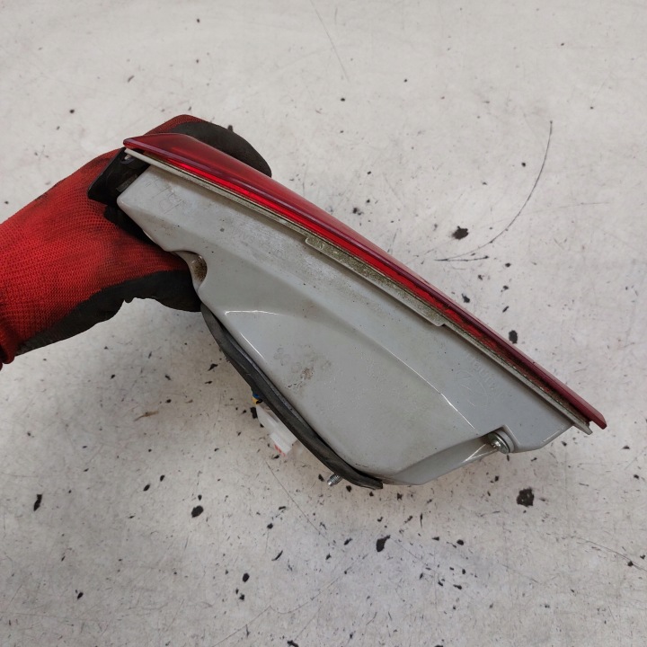фото №9, Hyundai ix35 фара правая задняя 92404-2y5 w крышка багажника