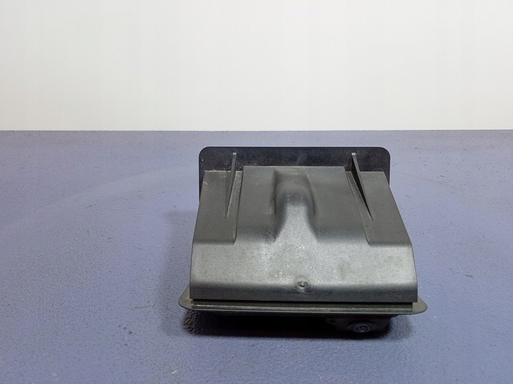 фото №4, Audi rsq8 q8 4m кнопка микровыключатель крышки задней камера 4m8827287a