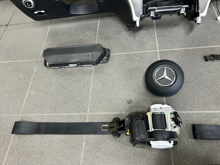 фото №13, Mercedes cle 236 c236 amg панель консоль подушка безпеки ремені подушки нитка шкіра