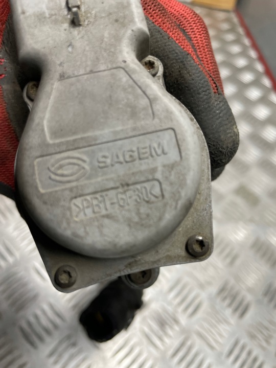 фото №8, Радиатор клапан egr 4r8q-9y493-aj land rover discovery iii 2,7dv6