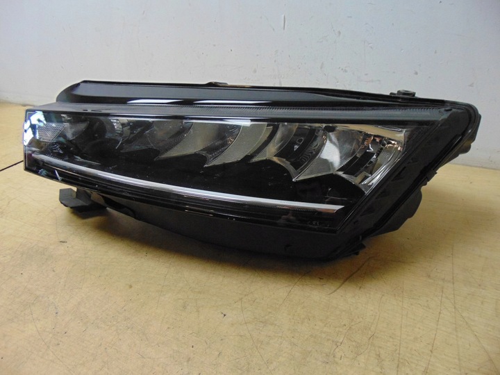 фото №1, Лампа ліва перед skoda octavia iv 5e4941015 європа