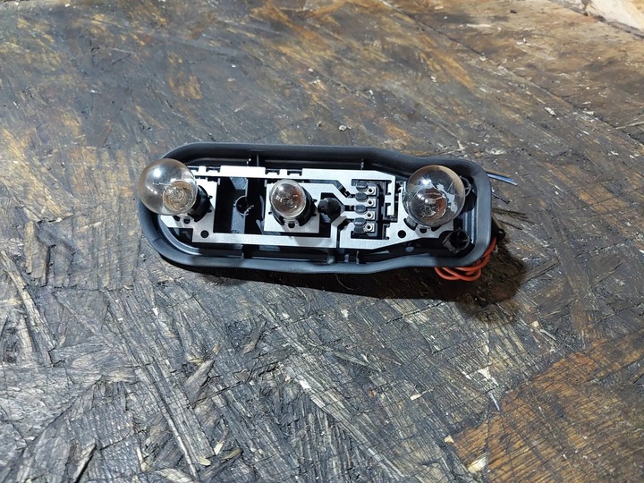 фото №7, Вкладка лампы левый левый зад bmw e39 универсал 8371324