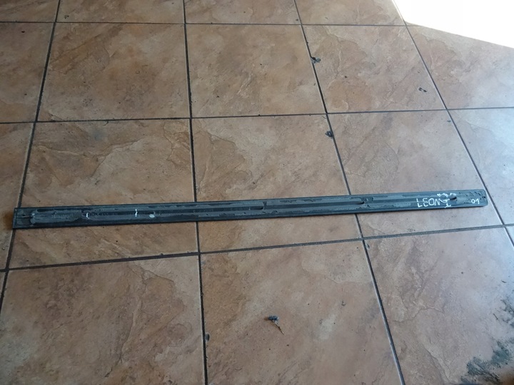 фото №3, Leon i 1.9sdi 01' планка дверь левый перед