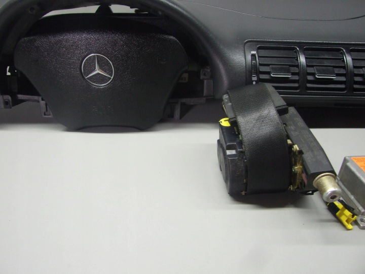 фото №5, Консоль торпедо подушка mercedes ml w163