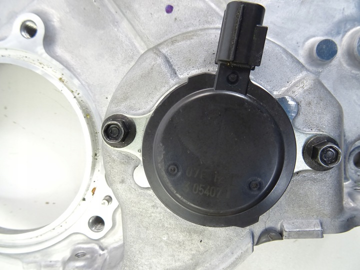 фото №7, Yaris iv 1.5 гибрид защита крышка распределительный вал корпус блок управления 122z30725