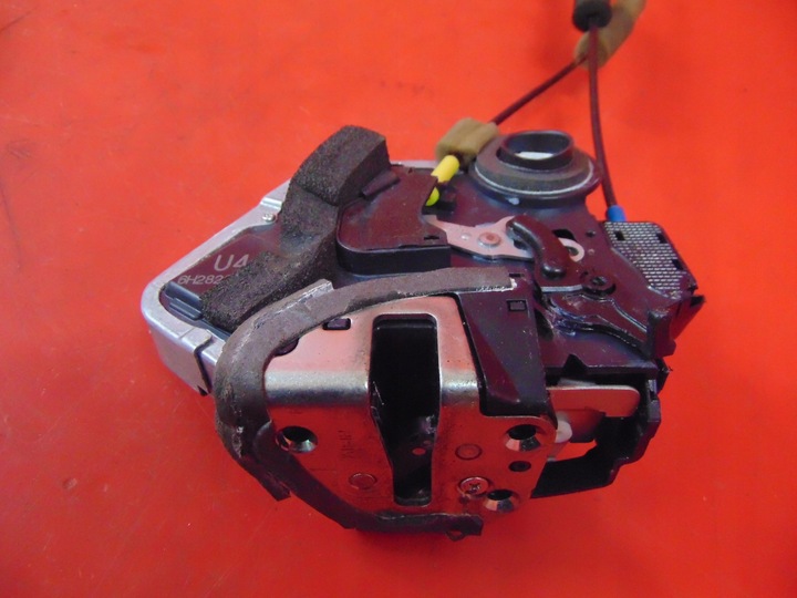 фото №3, Lexus is ii 05- замок двері лівий зад 8 pin eu