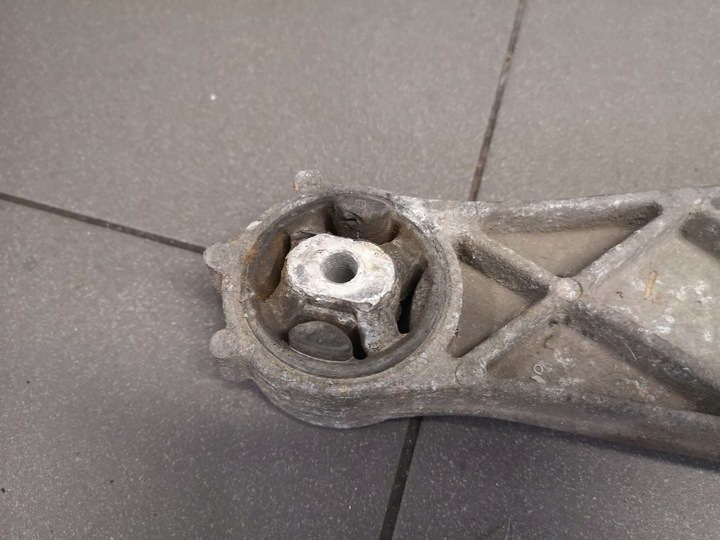 фото №9, Лапи кріплення моста audi a8 d2 4d0599285