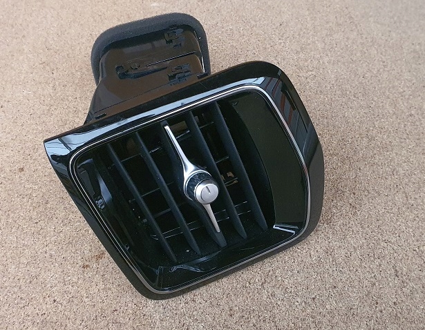 фото №1, Volvo s60 v60 iii 18^ решётка воздуховод панели левая