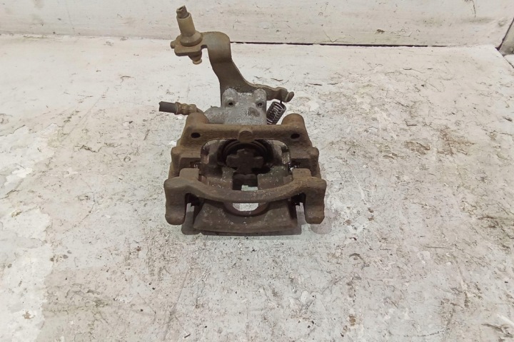 фото №6, Супорт гальмівний заднє праве toyota auris _e15_ 0204y01989 2.23l дизель
