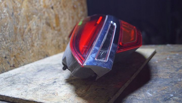 фото №11, Opel insignia a рестайлинг лампа правые зад w крышка багажника c2127