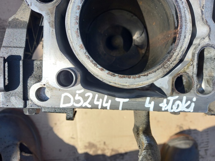 фото №6, Низ двигуна blok d5244t 2.4 d5 дизель volvo s60 v70