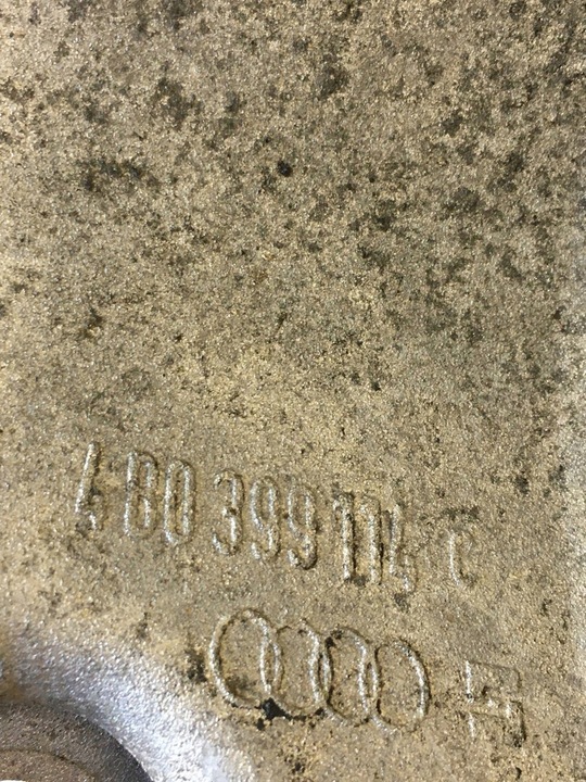 фото №10, Audi оригінальний номер лапи подушка кріплення коробки 4b0399114c